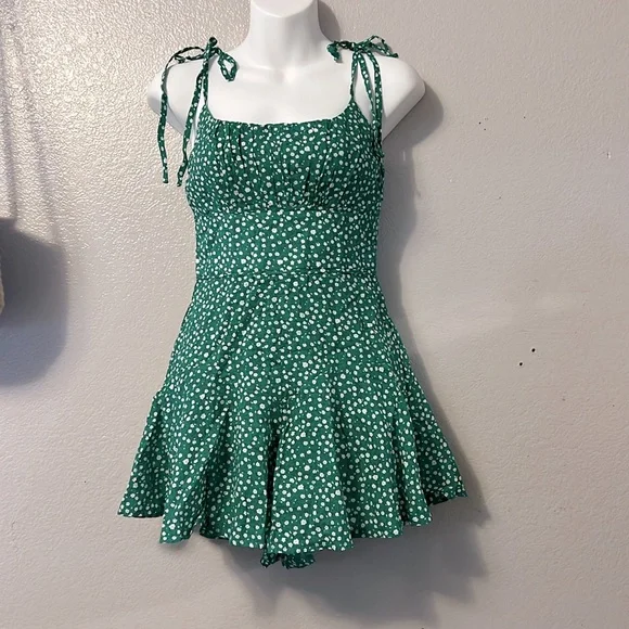 Sundae muse short romper size 6 Sundae muse short romper size 6